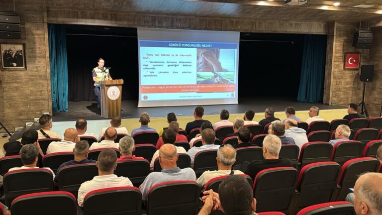 Jandarmadan Okul Servis Şoförlerine Trafik Güvenliği Eğitimi