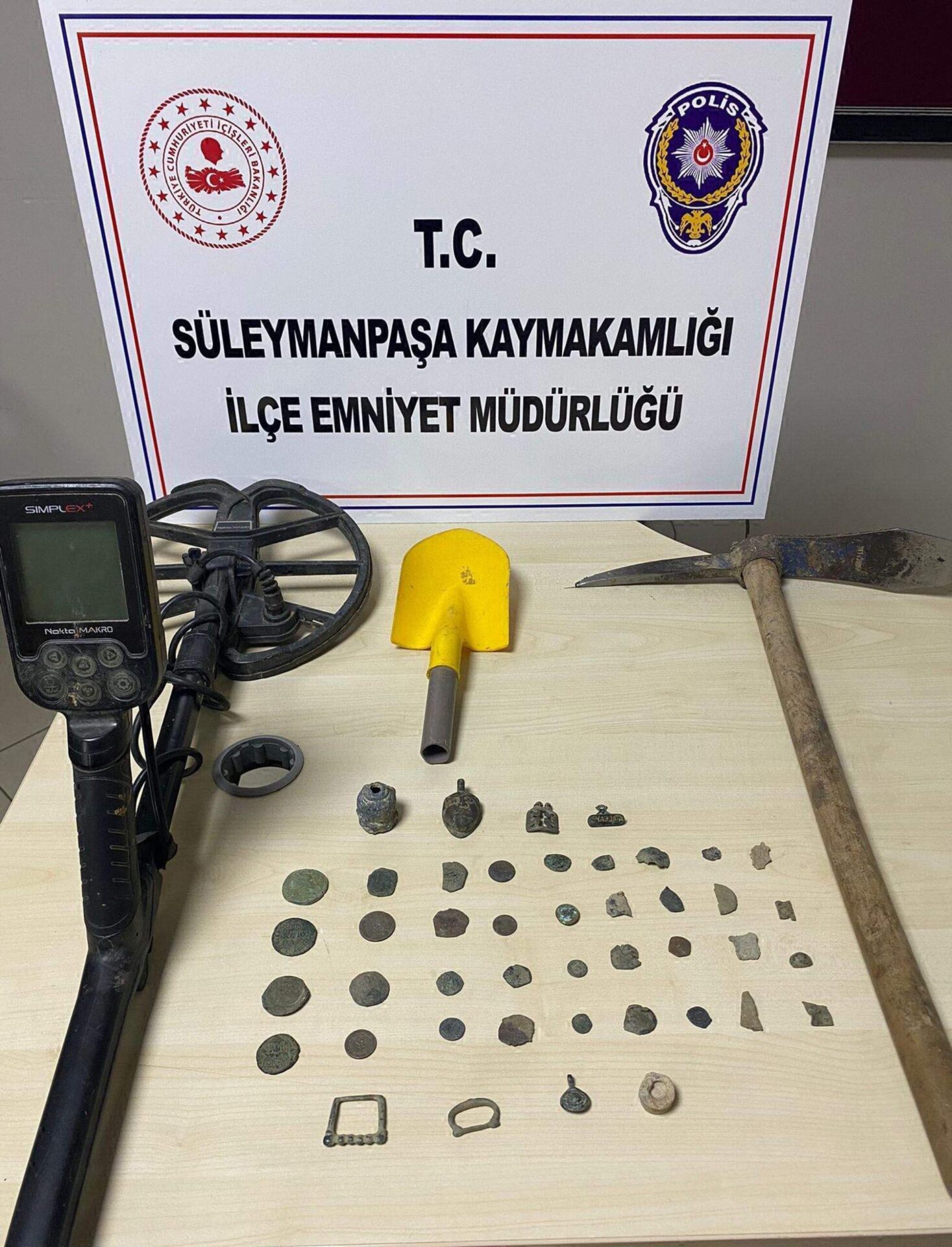 Tekirdağ’da tarihi obje ve kazı malzemeleri ele geçirildi Tekirdağ’da tarihi obje ve kazı malzemeleri ele geçirildi