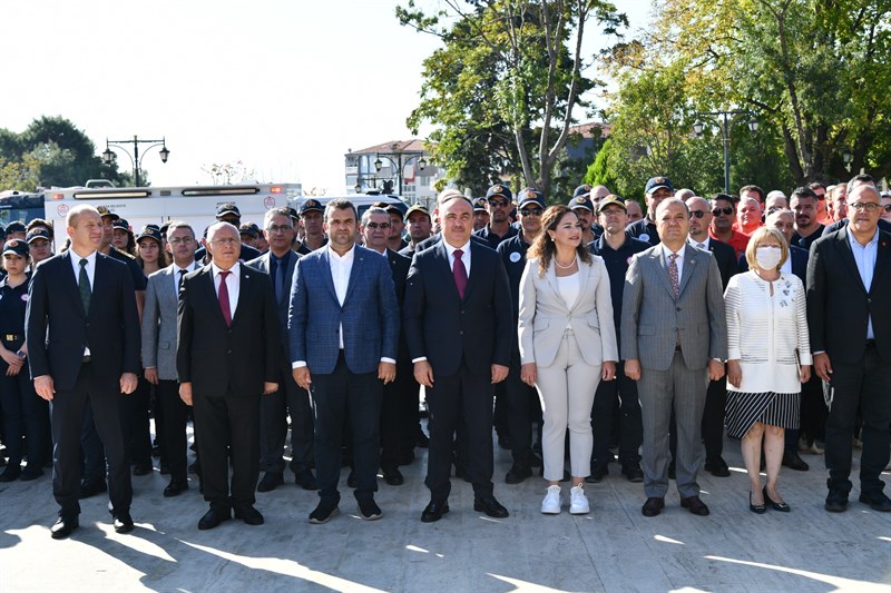 Vali Soytürk İtfaiye Teşkilatı’nın Kuruluşunun Yıldönümü Münasebetiyle Düzenlenen Çelenk Sunma Töreni’ne Katıldı Vali Soytürk İtfaiye Teşkilatı’nın Kuruluşunun Yıldönümü Münasebetiyle Düzenlenen Çelenk Sunma Töreni’ne Katıldı