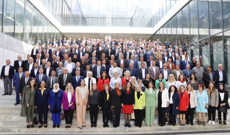 CANDAN BAŞKAN, HİZMETİN İLK DURAĞI OLAN MUHTARLARLA BULUŞTU