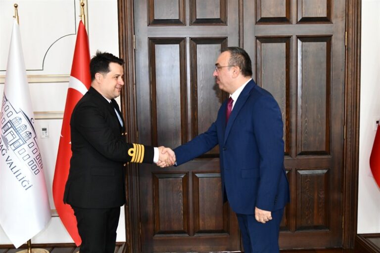 Cumhuriyet Bayramı’nda TCG Alemdar Gemisi Mürettebatı Vali Soytürk’ü Ziyaret Etti