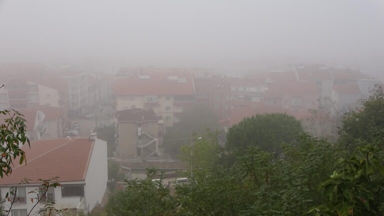 Edirne’de yoğun sis; binalar gözden kayboldu