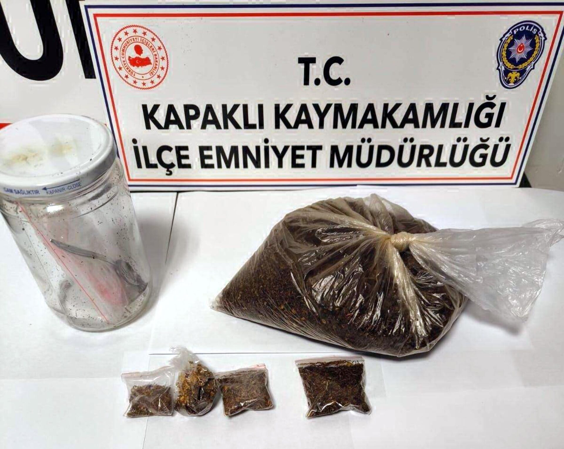 Kapaklı’da uyuşturucu ticareti yapan şüpheli tutuklandı Kapaklı’da uyuşturucu ticareti yapan şüpheli tutuklandı
