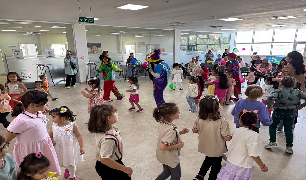 KIZ ÇOCUKLARI ‘BEN DE VARIM’ DEDİ KIZ ÇOCUKLARI ‘BEN DE VARIM’ DEDİ