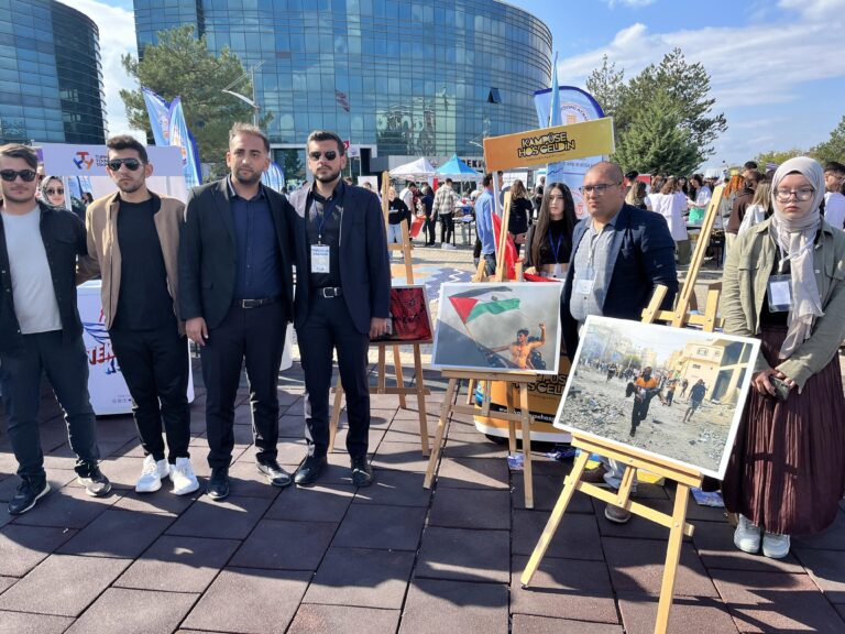 Üniversite öğrencilerinden Filistin’deki zulme sergiyle farkındalık