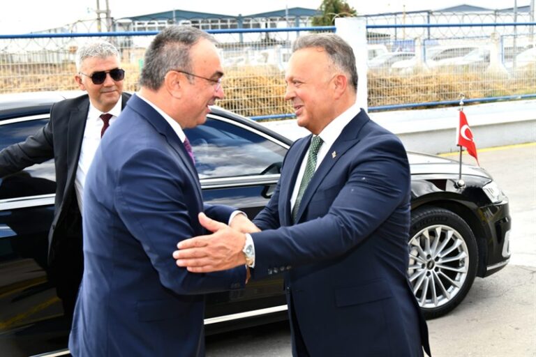 Vali Soytürk Gülle Tekstil’i Ziyaret Etti