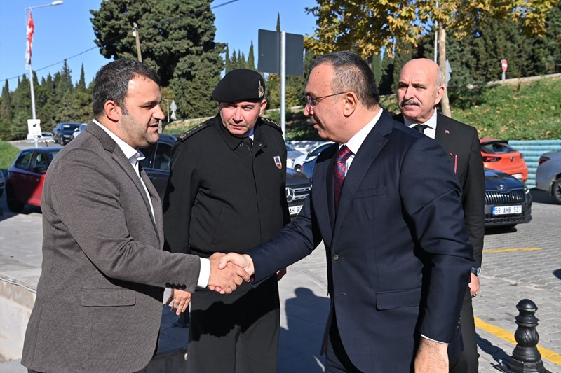Vali Soytürk Kahvaltıda Muhtarlarla Bir Araya Geldi Vali Soytürk Kahvaltıda Muhtarlarla Bir Araya Geldi