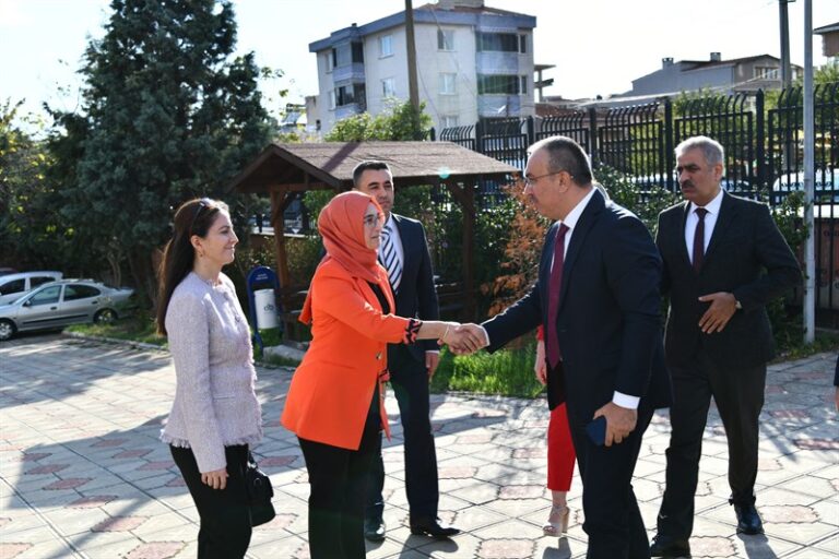 Vali Soytürk ve Eşi Nurdan Soytürk, Çorlu Huzurevi’nde Düzenlenen Dostlar Korosu Konserine ve Folklor Gösterisine Katıldı