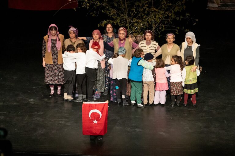 “Kurtuluş Ana Yüreği” Oyunu Büyük İlgi Gördü