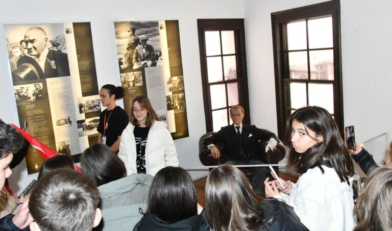 Atatürk, Selanik’te doğduğu evde törenle anıldı