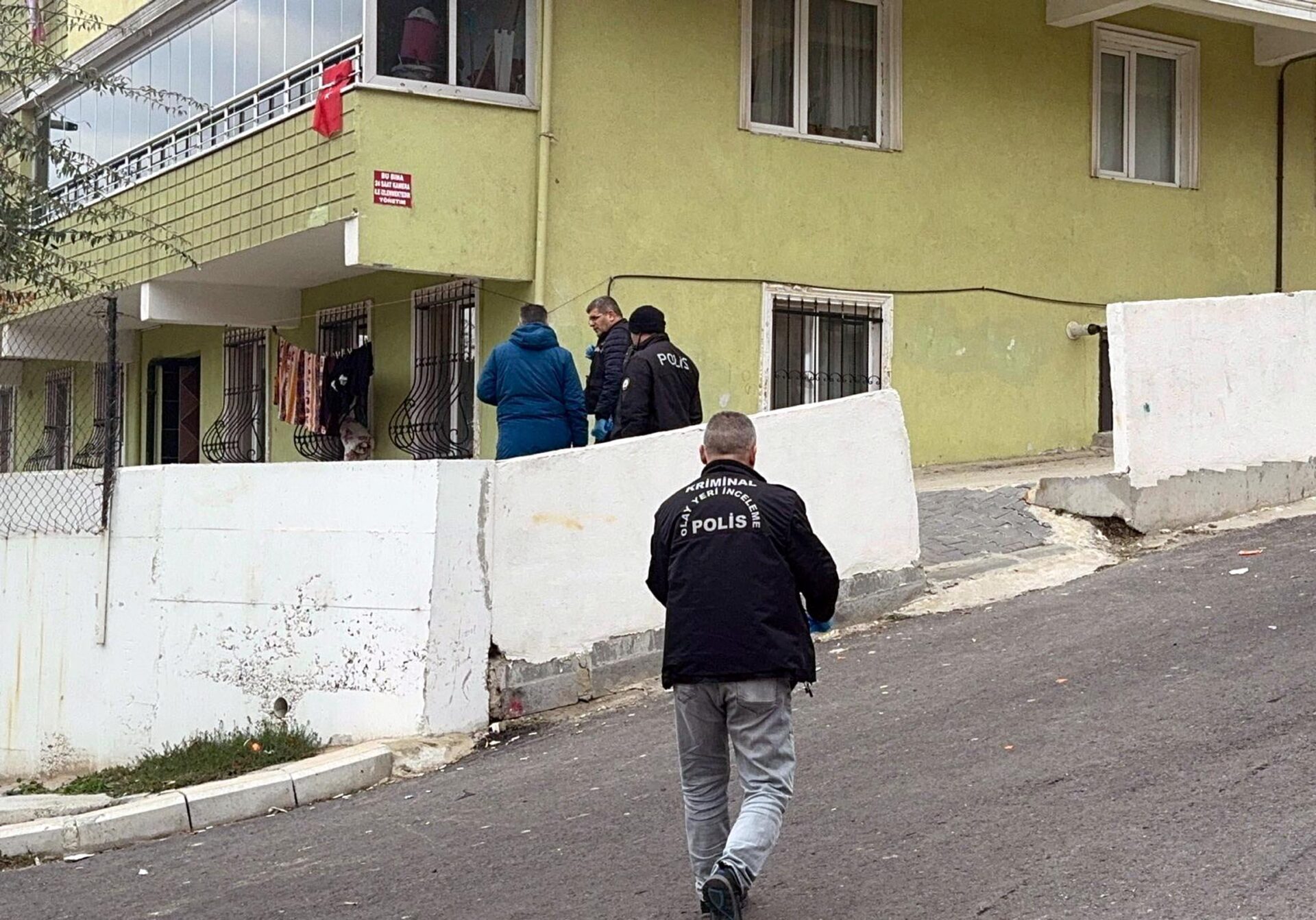 Bıçakla saldıran oğlunu tabanca ile yaraladı Bıçakla saldıran oğlunu tabanca ile yaraladı