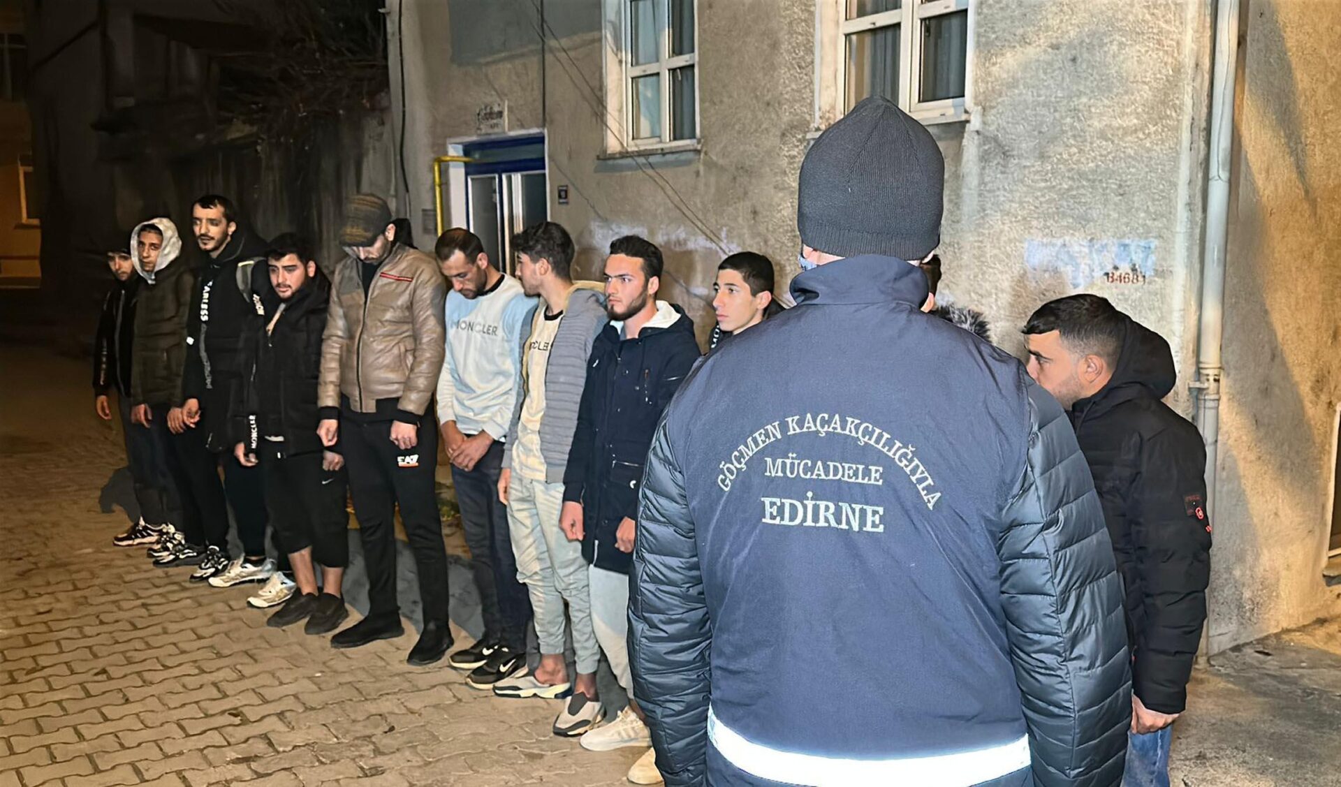 Edirne ve Tekirdağ’da 34 kaçak göçmen yakalandı Edirne ve Tekirdağ’da 34 kaçak göçmen yakalandı