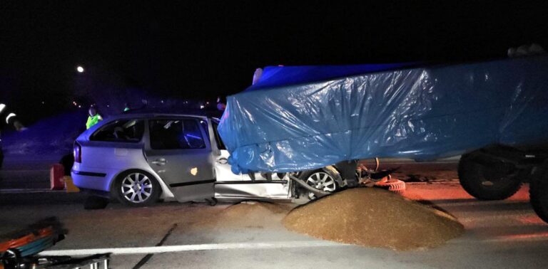 Edirne’de Bulgar plakalı otomobil traktöre çarptı; koca öldü, eşi yaralandı