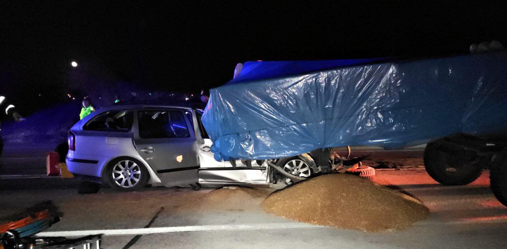Edirne’de Bulgar plakalı otomobil traktöre çarptı; koca öldü, eşi yaralandı Edirne’de Bulgar plakalı otomobil traktöre çarptı; koca öldü, eşi yaralandı
