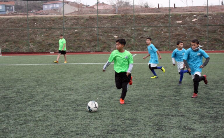 Edirne’de çocukların spora olan ilgisini artırmak için kurulan ‘Mahalle Ligi’ başladı