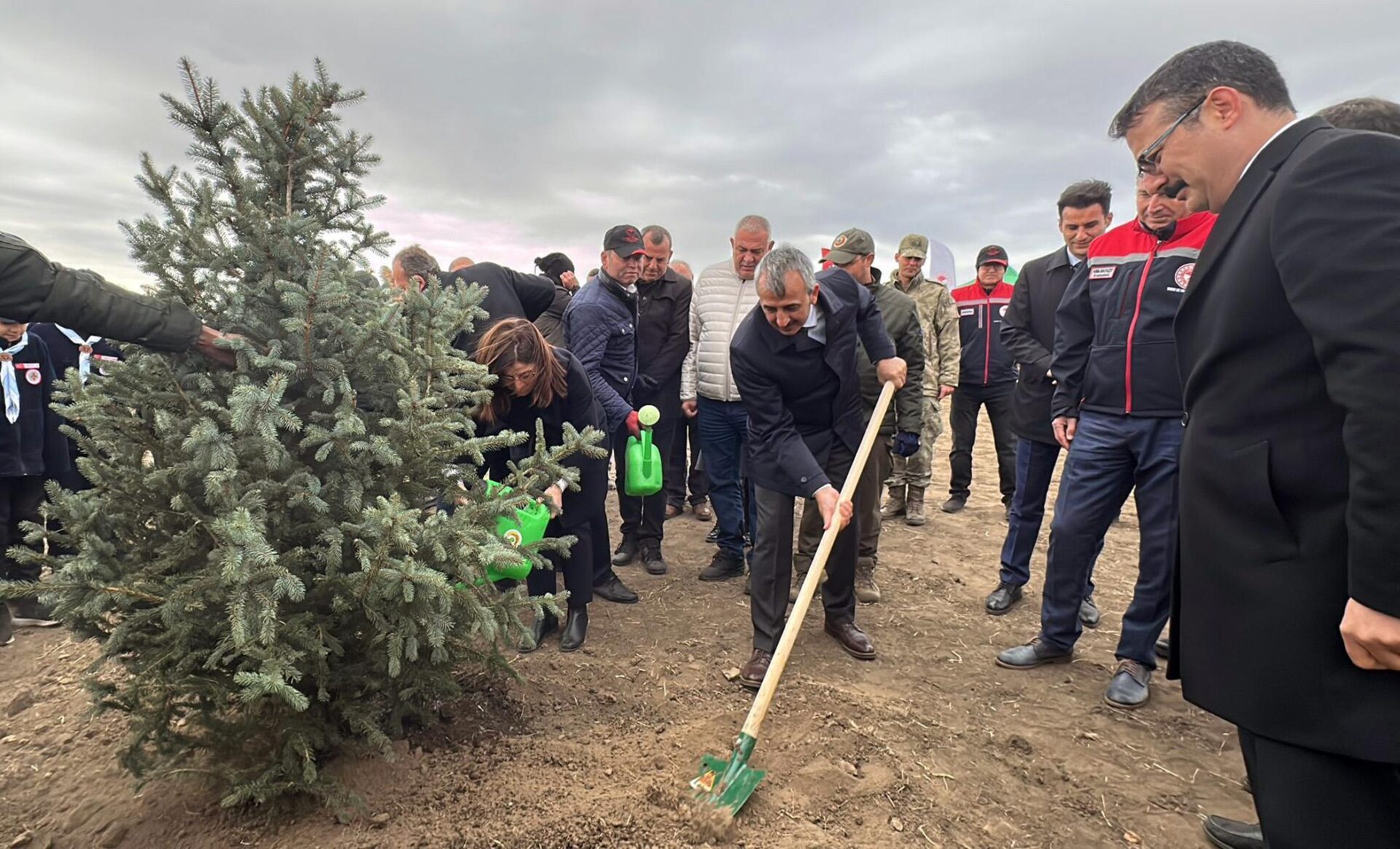 Edirne’de Milli Ağaçlandırma Günü’nde 2 bin fidan toprakla buluştu Edirne’de Milli Ağaçlandırma Günü’nde 2 bin fidan toprakla buluştu