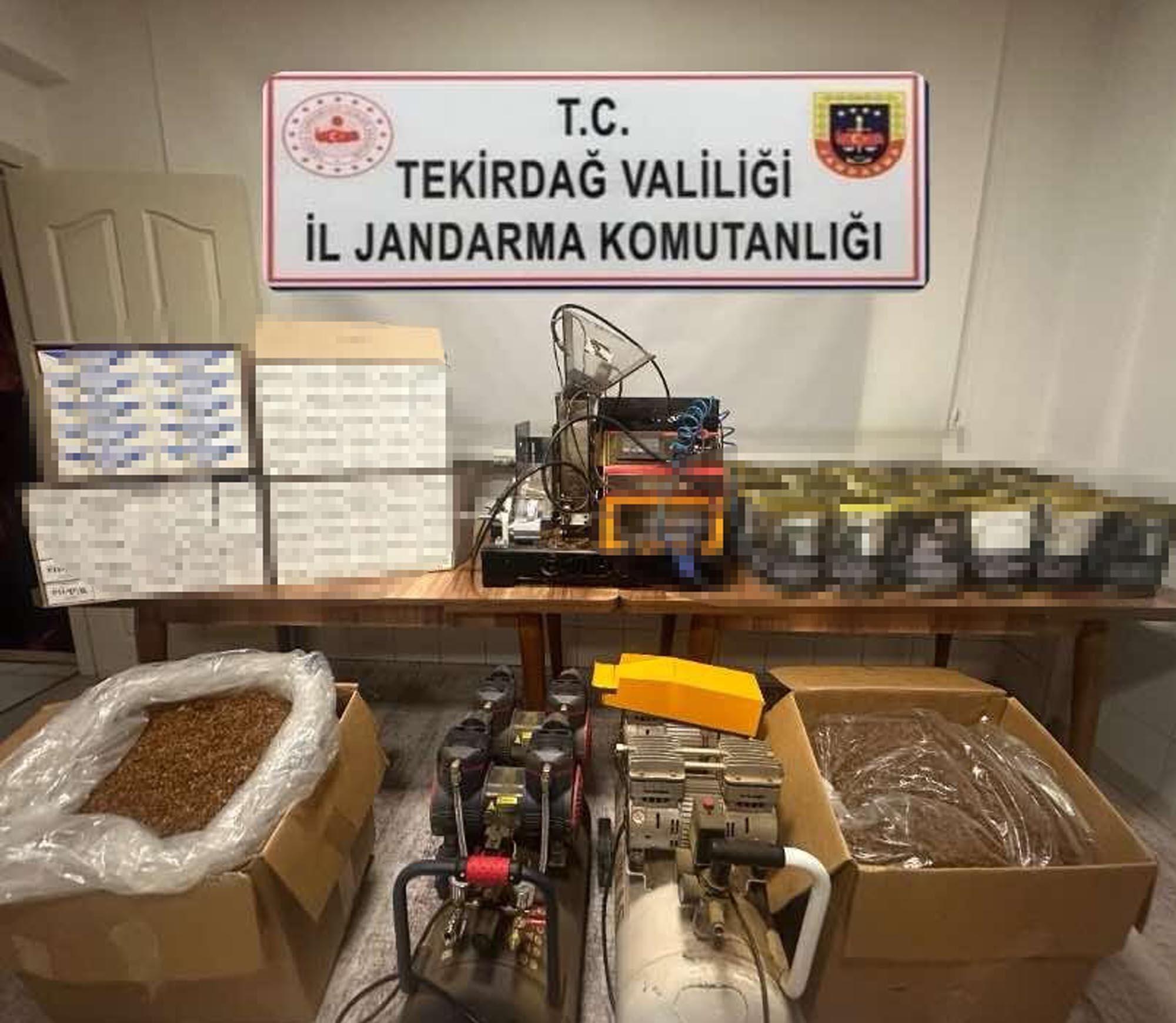 Evinde kaçak sigara üreten şüpheli gözaltında Evinde kaçak sigara üreten şüpheli gözaltında