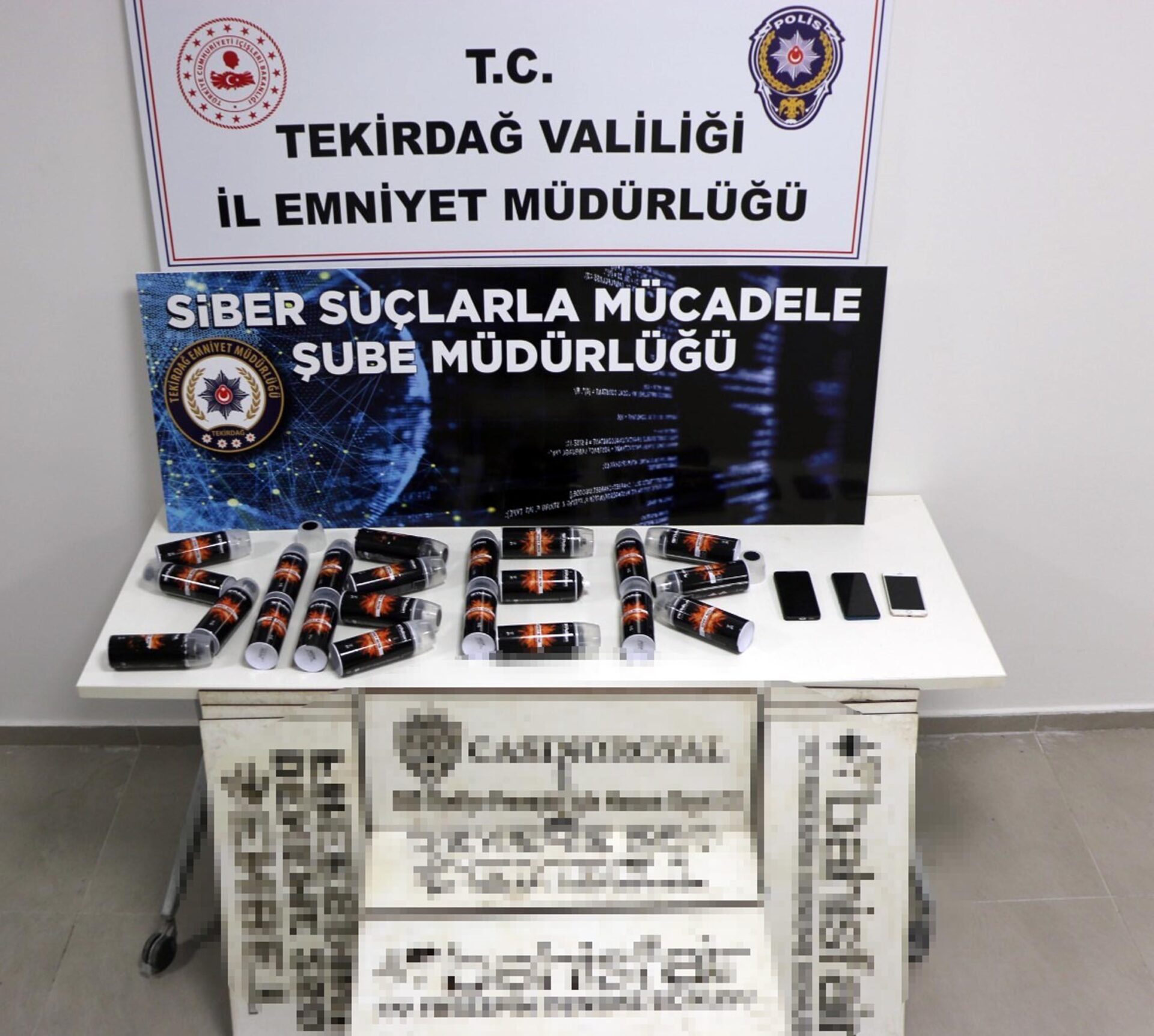 Kaldırımlara yasa dışı bahis sitelerinin isimlerini yazan 3 şüpheli tutuklandı Kaldırımlara yasa dışı bahis sitelerinin isimlerini yazan 3 şüpheli tutuklandı