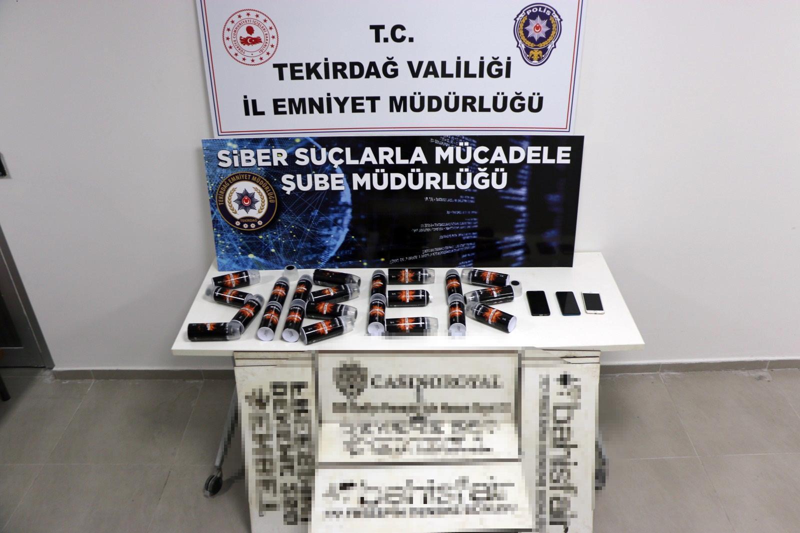 Kaldırımlara yasa dışı bahis sitelerinin isimlerini yazan 3 şüpheliye gözaltı Kaldırımlara yasa dışı bahis sitelerinin isimlerini yazan 3 şüpheliye gözaltı
