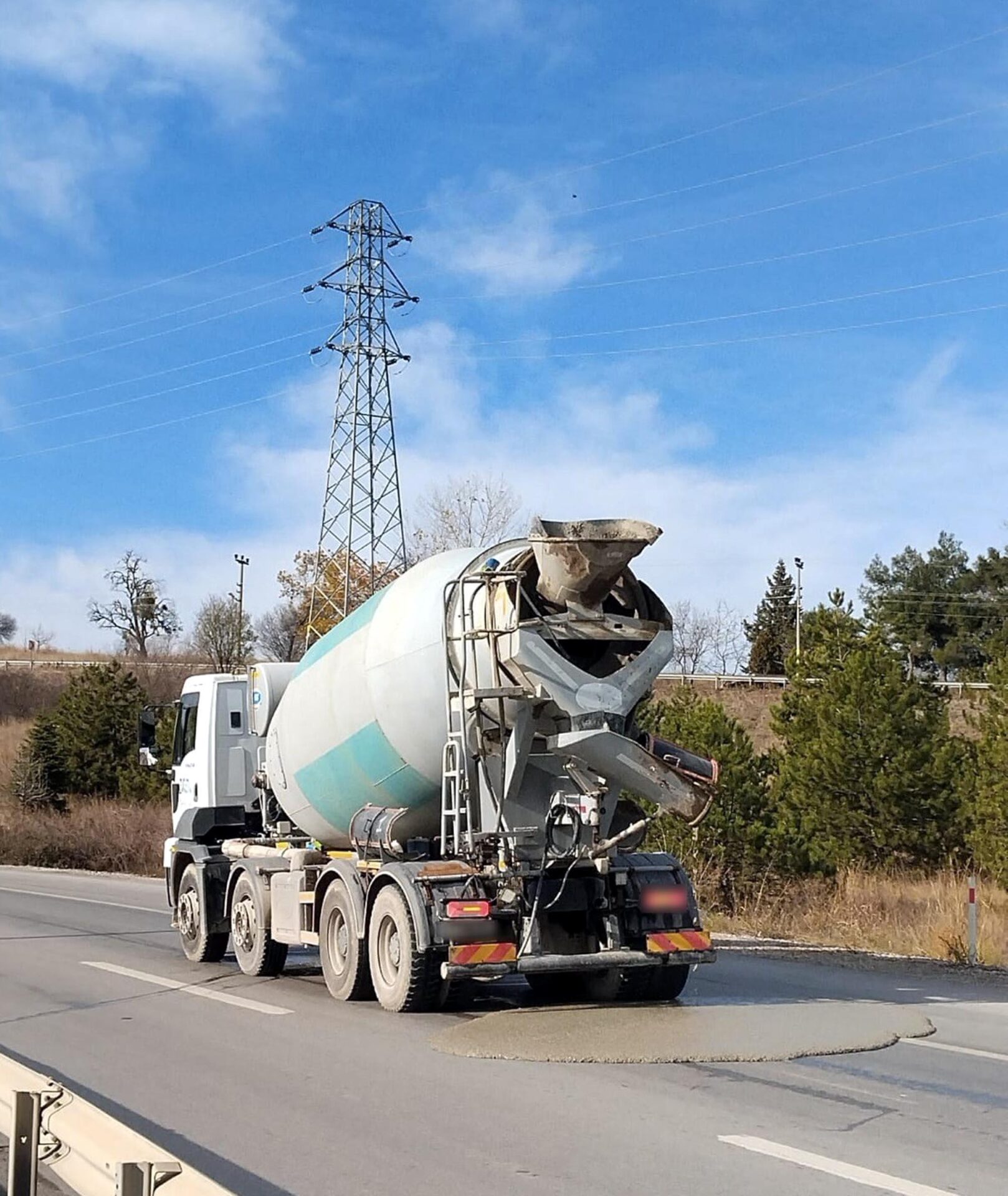 Kara yoluna beton döken firmaya 106 bin lira ceza Kara yoluna beton döken firmaya 106 bin lira ceza