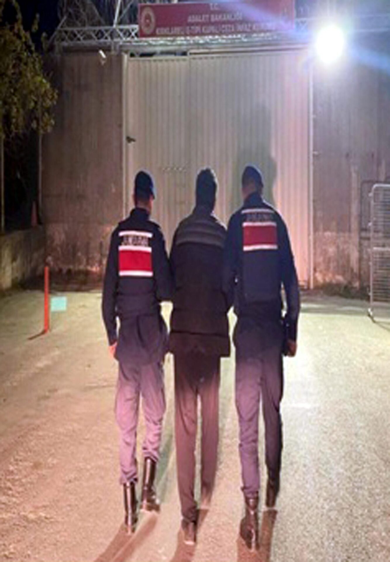 Kırklareli’de aranması bulunan 33 şüpheli yakalandı Kırklareli’de aranması bulunan 33 şüpheli yakalandı