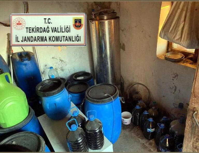 Şarköy’de 1165 litre sahte içki ele geçirildi; 2 gözaltı