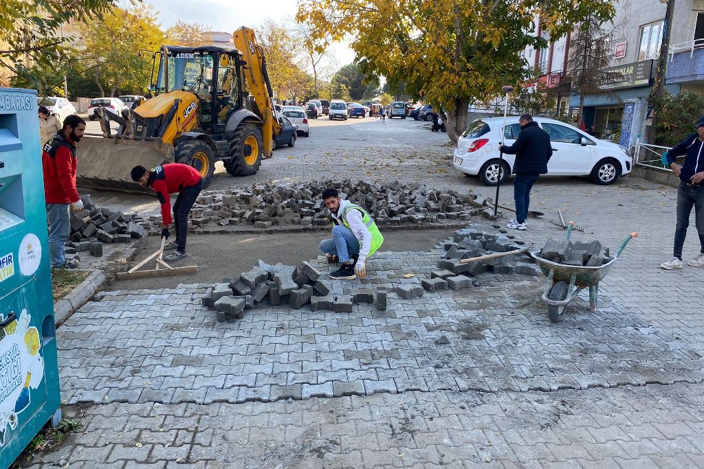 Süleymanpaşa Belediyesi Olumsuz Hava Şartlarına Rağmen Yol Çalışmalarına Devam Ediyor Süleymanpaşa Belediyesi Olumsuz Hava Şartlarına Rağmen Yol Çalışmalarına Devam Ediyor