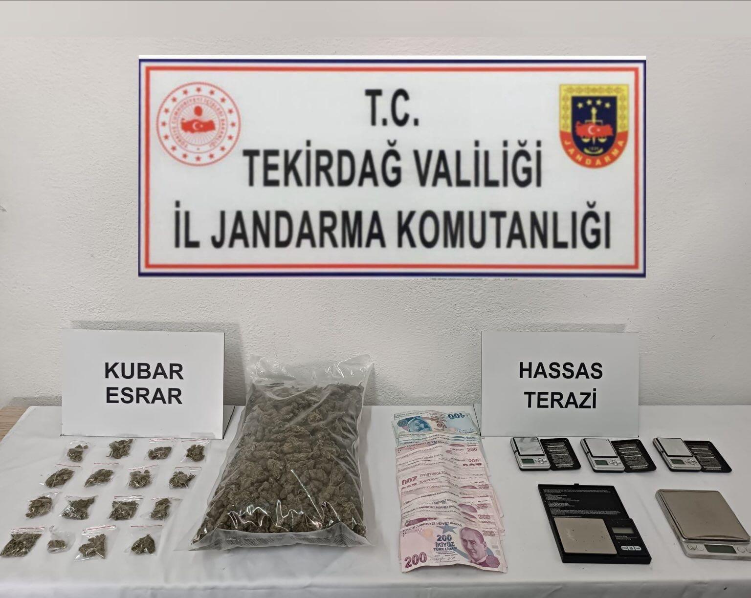 Tekirdağ’da bin 24 gram esrar ele geçirildi, 3 gözaltı Tekirdağ’da bin 24 gram esrar ele geçirildi, 3 gözaltı