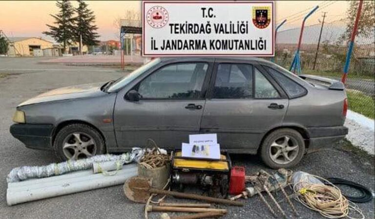 Tekirdağ’da kaçak kazı yaparak define arayan 4 şüpheli yakalandı