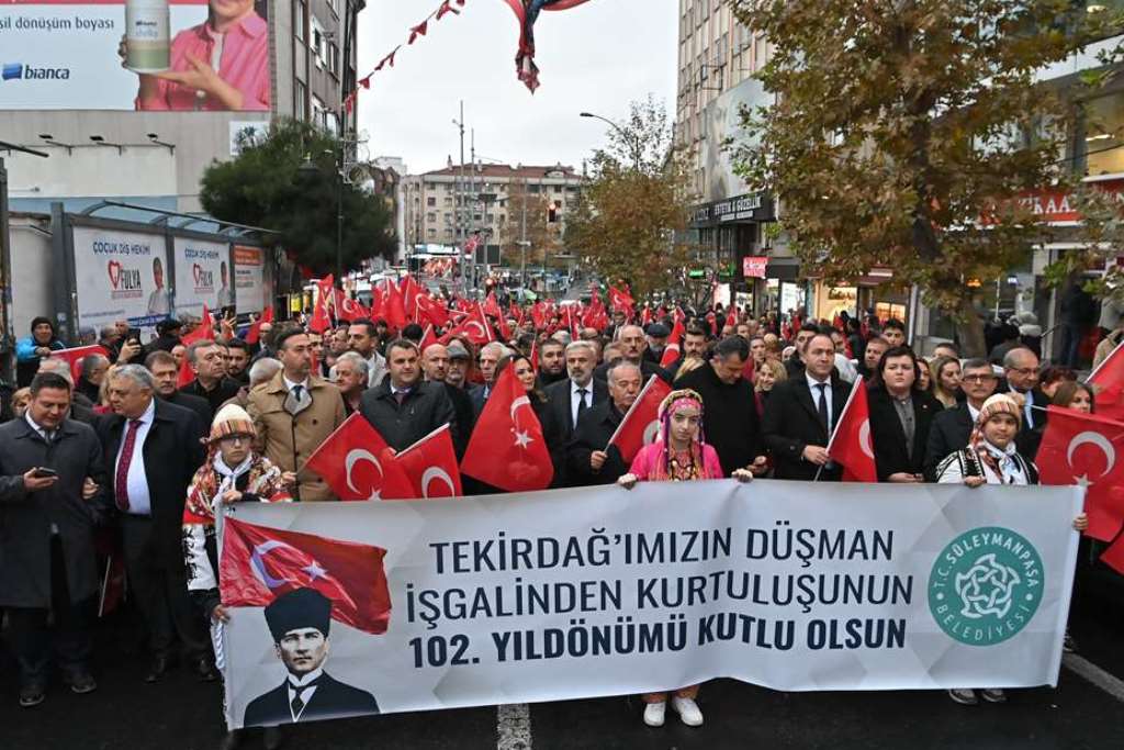 Tekirdağ’ın Kurtuluşunun 102. Yıl Dönümünde Coşkulu Kortej Tekirdağ’ın Kurtuluşunun 102. Yıl Dönümünde Coşkulu Kortej