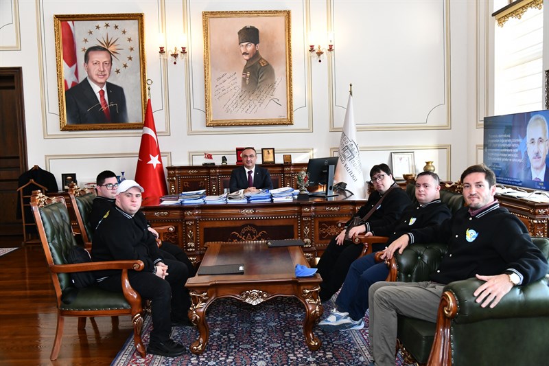 TekirDown Melekleri Spor Kulübü Başkan ve Üyeleri Vali Soytürk’ü Ziyaret Etti TekirDown Melekleri Spor Kulübü Başkan ve Üyeleri Vali Soytürk’ü Ziyaret Etti