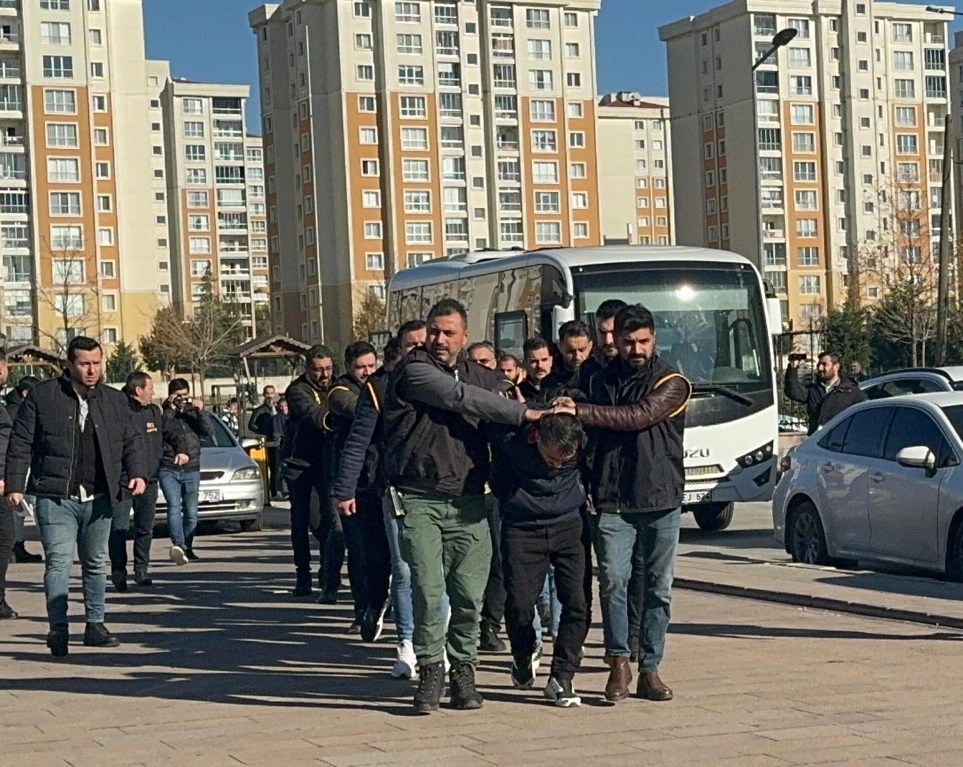 Teknik direktör Aka cinayeti soruşturmasında 9 tutuklama Teknik direktör Aka cinayeti soruşturmasında 9 tutuklama