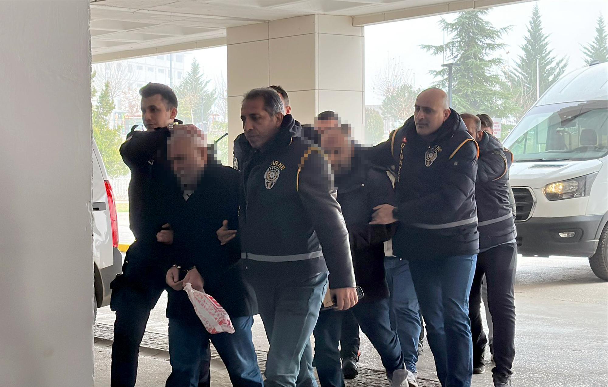1 kişinin öldüğü atık toplama aracına silahlı saldırıya ilişkin 11 kişiye daha gözaltı 1 kişinin öldüğü atık toplama aracına silahlı saldırıya ilişkin 11 kişiye daha gözaltı
