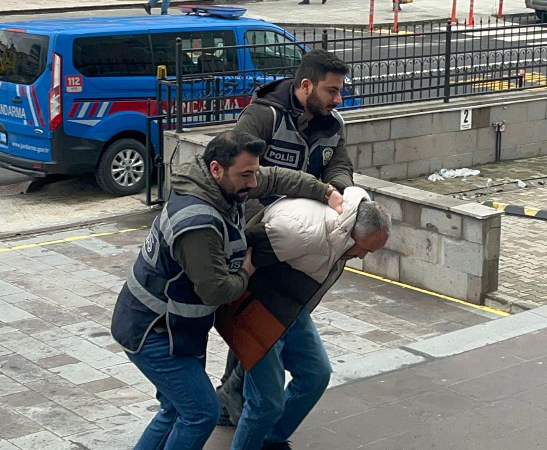 35 yıl hapis cezası bulunan firari hükümlü yakalandı | Çorlu’da Haber 35 yıl hapis cezası bulunan firari hükümlü yakalandı | Çorlu’da Haber