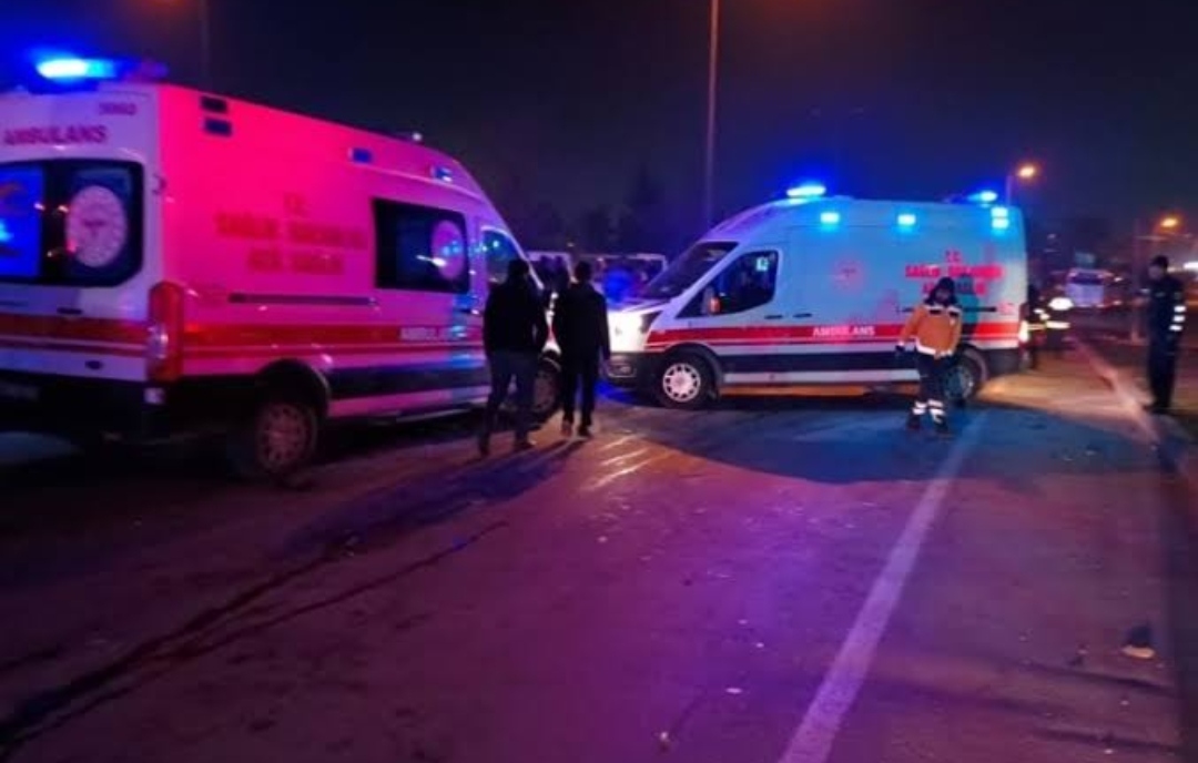 İşçi Servisi Kaza Yaptı: 4 Yaralı İşçi Servisi Kaza Yaptı: 4 Yaralı