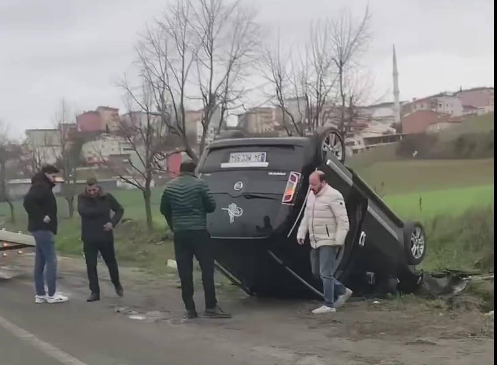 Virajı Alamayan Araç Takla Attı: 2 Yaralı