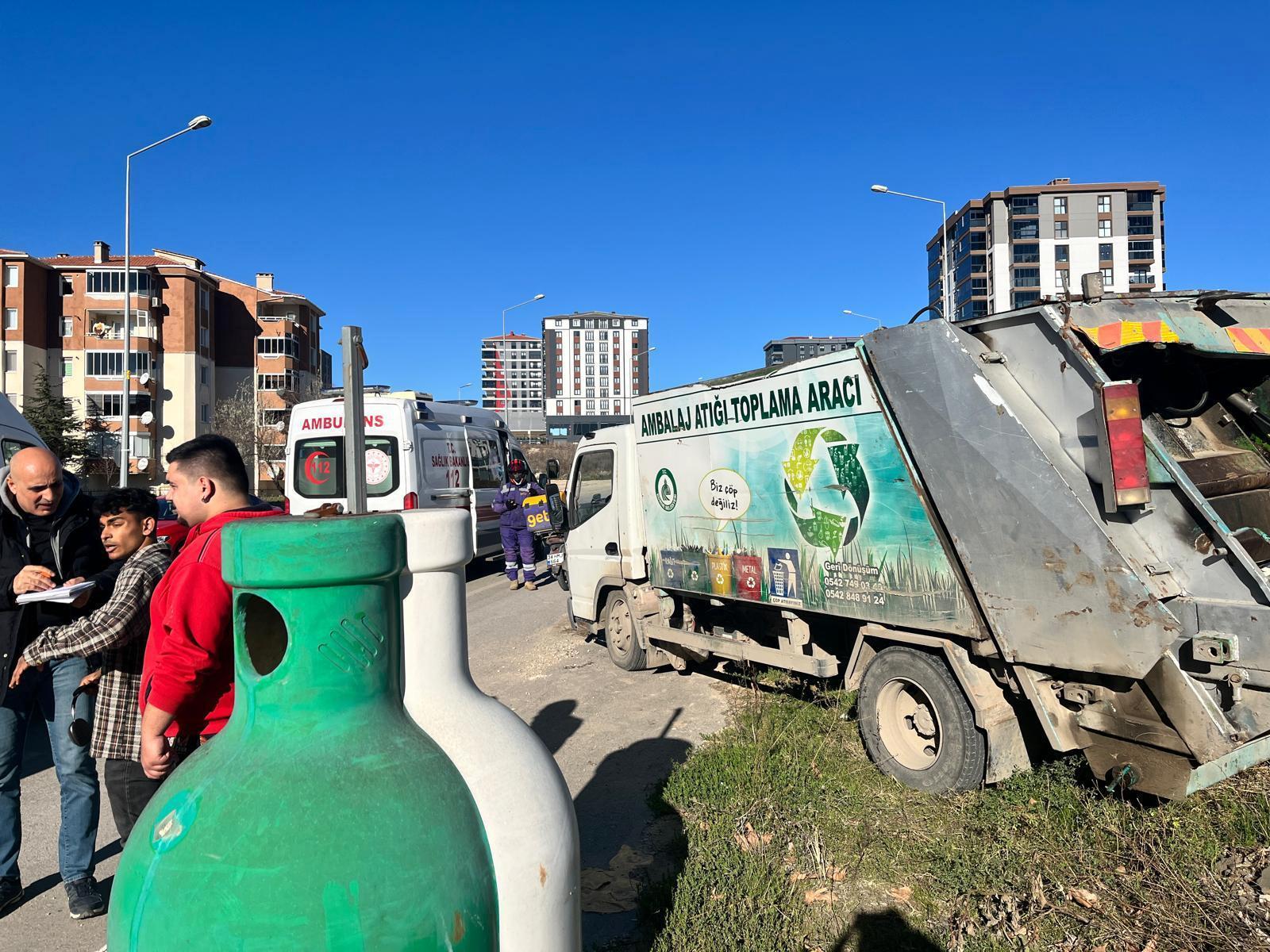 Atık toplama aracına silahlı saldırı; 1’i ağır, 2 yaralı Atık toplama aracına silahlı saldırı; 1’i ağır, 2 yaralı