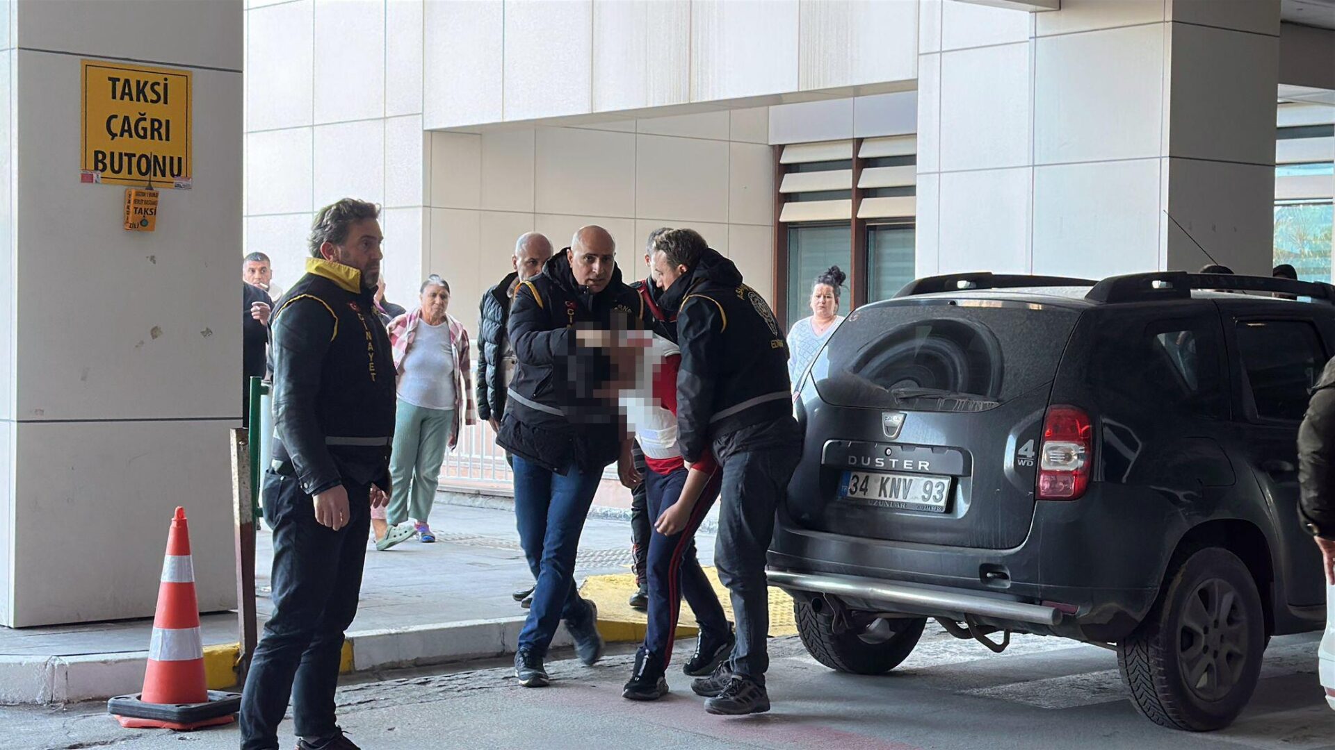 Atık toplama aracına silahlı saldırıda şüpheli adliyede Atık toplama aracına silahlı saldırıda şüpheli adliyede