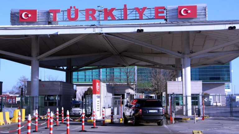 Bulgaristan’a açılan sınır kapılarında dezenfeksiyon sistemi devreye alındı