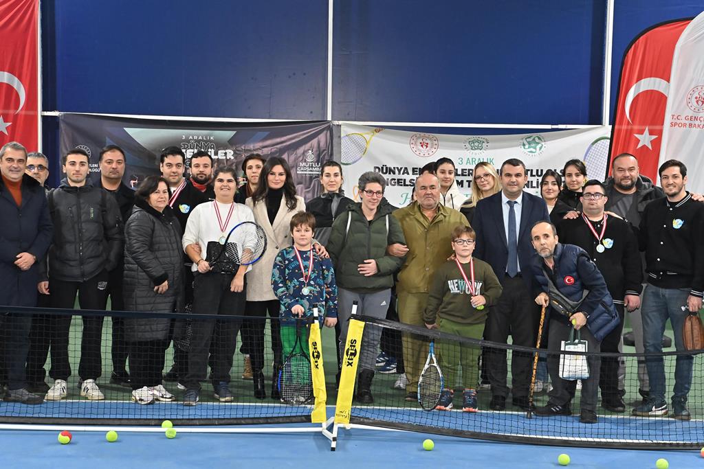 Dünya Engelliler Günü’nde Tenis ve Yüzme Etkinliğinde Buluştular Dünya Engelliler Günü’nde Tenis ve Yüzme Etkinliğinde Buluştular