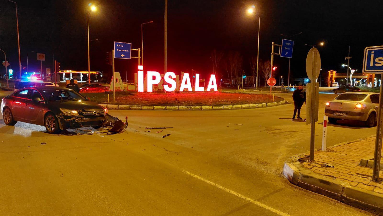 Edirne’de 2 otomobil çarpıştı: 1 yaralı Edirne’de 2 otomobil çarpıştı: 1 yaralı