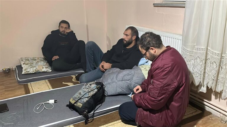 Edirne’de apartmanın bodrum katında 5 kaçak göçmen yakalandı