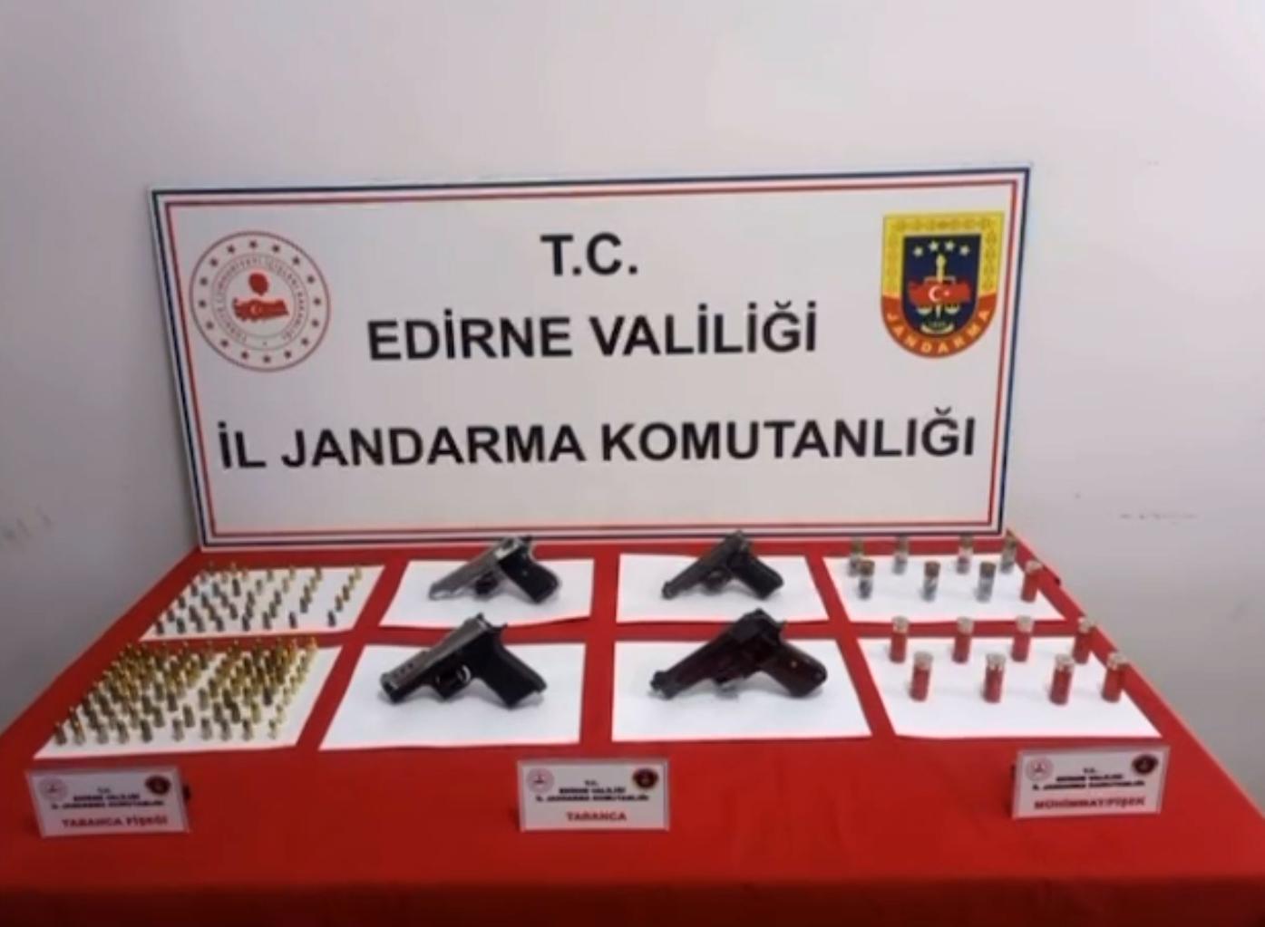 Edirne’de jandarmadan suç örgütüne operasyon: 8 gözaltı Edirne’de jandarmadan suç örgütüne operasyon: 8 gözaltı