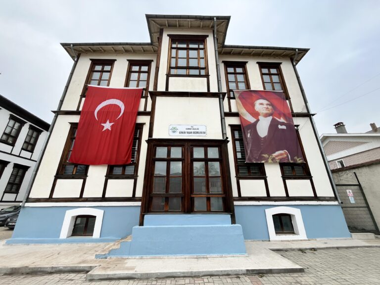 Edirne’de öğrencilere yönelik ‘Günlük Yaşam Beceri Evi’ uygulaması başlatıldı
