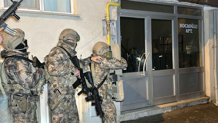 Edirne’de, sosyal medyadan silahla paylaşım yapan şüphelilere operasyon