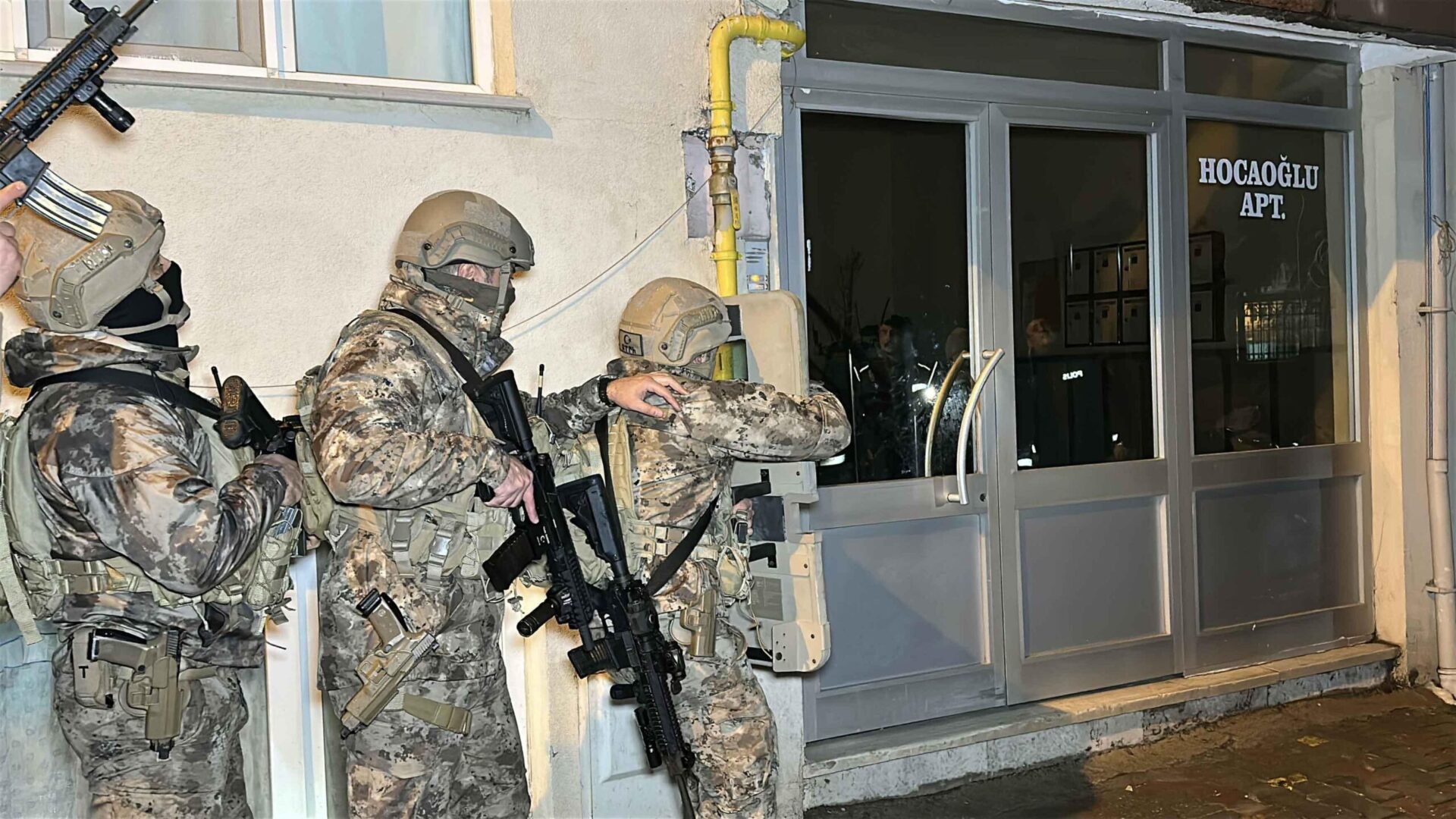 Edirne’de, sosyal medyadan silahla paylaşım yapan şüphelilere operasyon Edirne’de, sosyal medyadan silahla paylaşım yapan şüphelilere operasyon