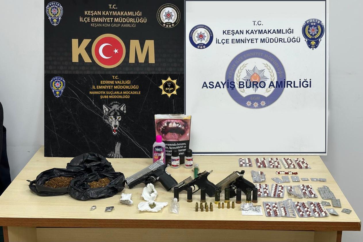 Edirne’de uyuşturucu operasyonu: 20 gözaltı Edirne’de uyuşturucu operasyonu: 20 gözaltı