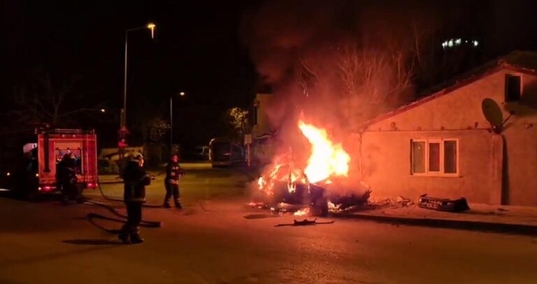 Eve Çarpan Otomobil Alev Aldı: 4 Genç Yanarak Hayatını Kaybetti