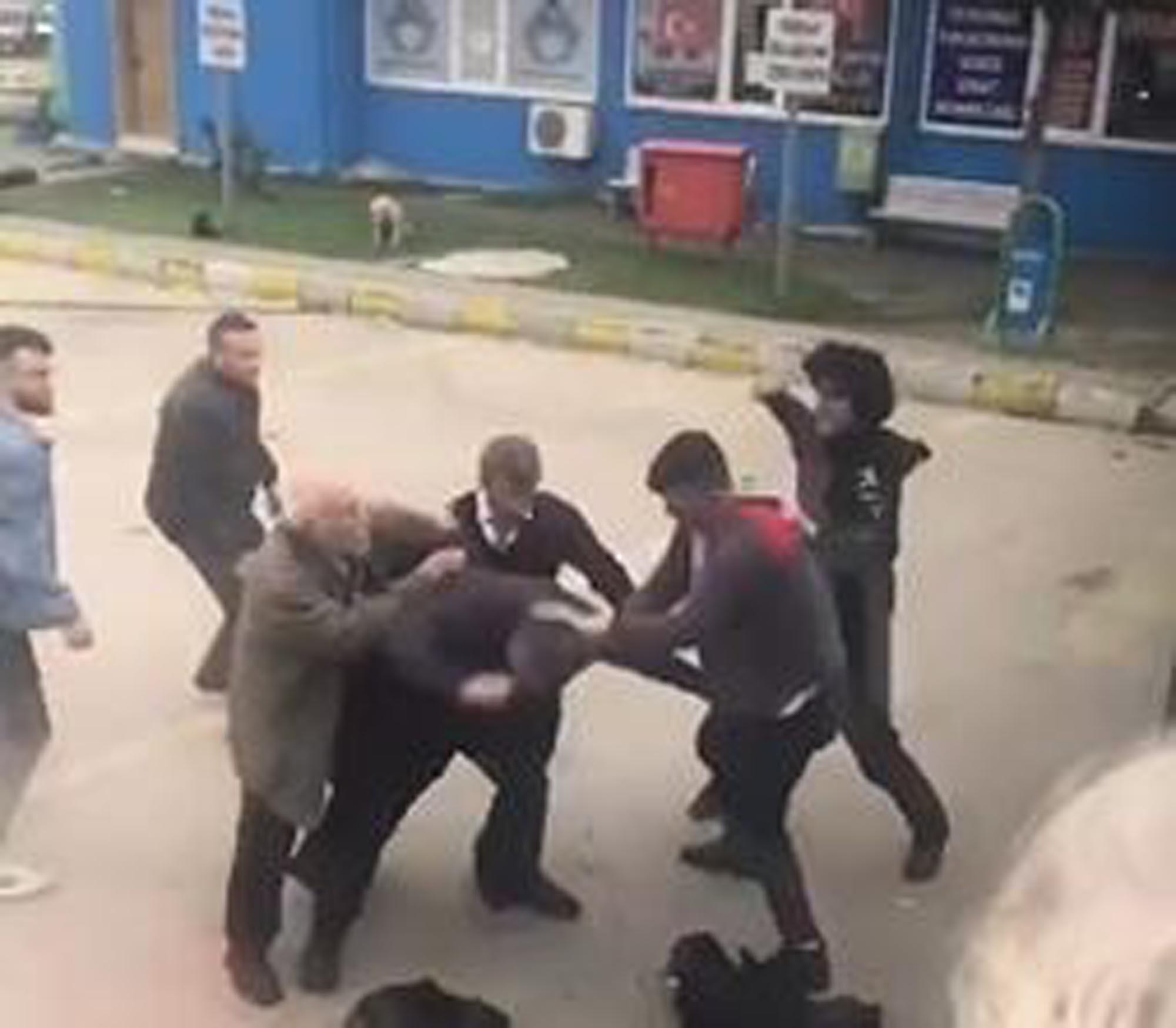 Fazla baraj ücreti kavgasında 1’i ağır 2 yaralı Fazla baraj ücreti kavgasında 1’i ağır 2 yaralı