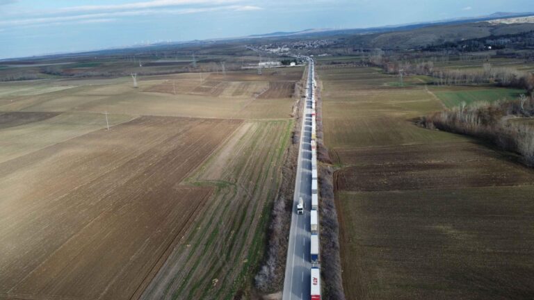 Hamzabeyli Sınır Kapısı’nda 31 kilometre TIR kuyruğu